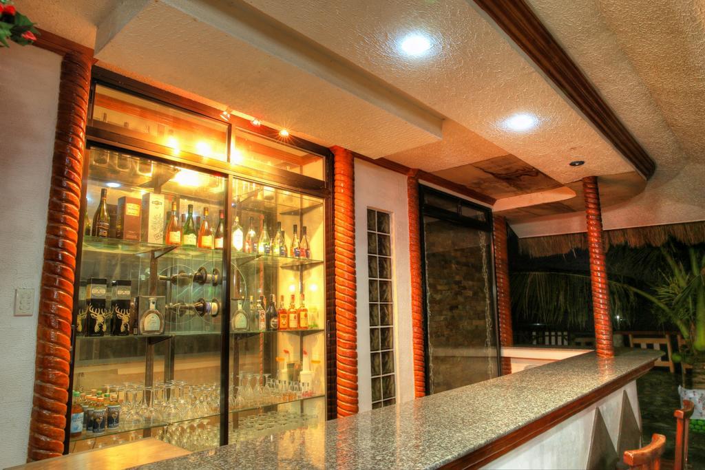 Jaimee'S Hotel, Resort And Restaurant Maasin  Buitenkant foto